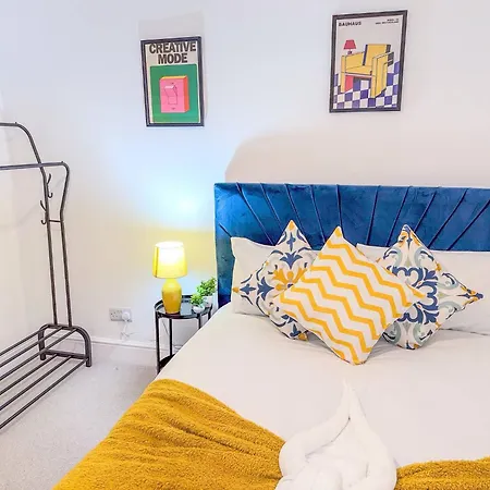 Code Four 4 Bedroom House By Altoluxoexperience Short Lets & Serviced With Free Wifi & Parking Bristol