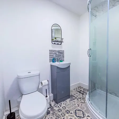 Code Four 4 Bedroom House By Altoluxoexperience Short Lets & Serviced With Free Wifi & Parking * Bristol
