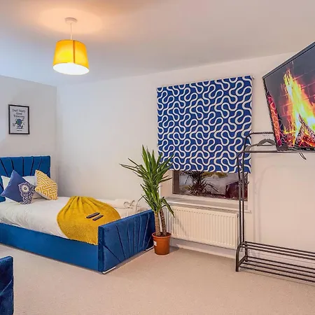 Code Four 4 Bedroom House By Altoluxoexperience Short Lets & Serviced With Free Wifi & Parking