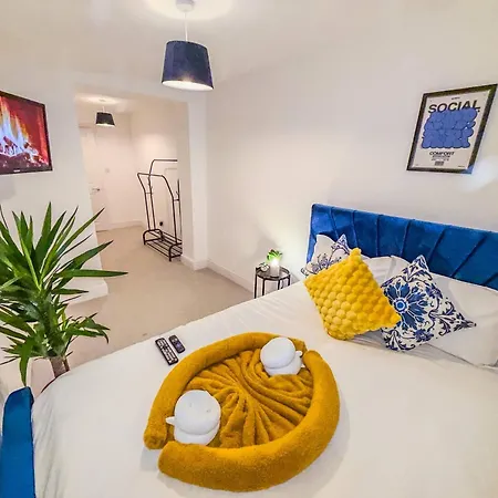 Holiday home Code Four 4 Bedroom House By Altoluxoexperience Short Lets & Serviced With Free Wifi & Parking