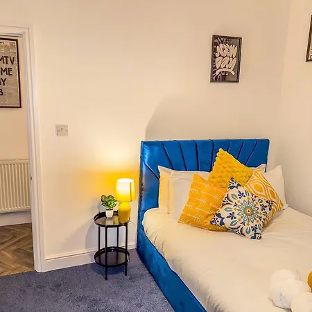 Code Four 4 Bedroom House By Altoluxoexperience Short Lets & Serviced With Free Wifi & Parking *