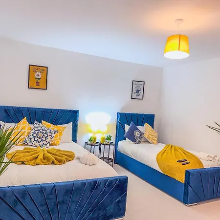 Code Four 4 Bedroom House By Altoluxoexperience Short Lets & Serviced With Free Wifi & Parking