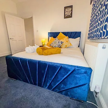 Holiday home Code Four 4 Bedroom House By Altoluxoexperience Short Lets & Serviced With Free Wifi & Parking