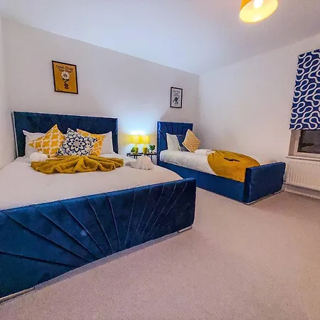 Code Four 4 Bedroom House By Altoluxoexperience Short Lets & Serviced With Free Wifi & Parking *