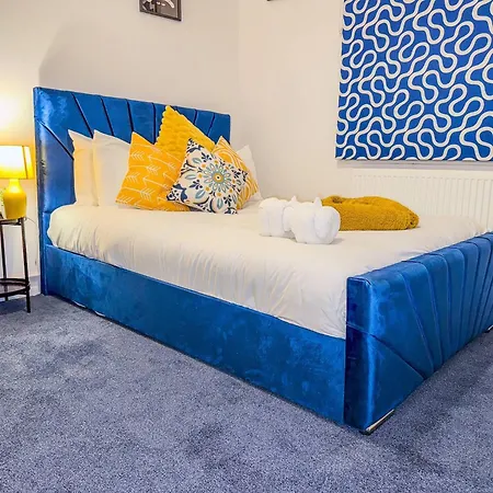 Code Four 4 Bedroom House By Altoluxoexperience Short Lets & Serviced With Free Wifi & Parking Bristol
