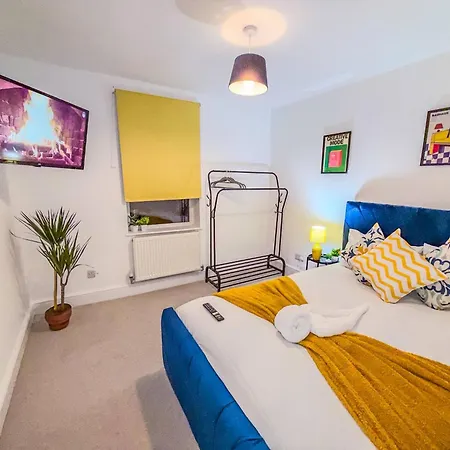 Holiday home Code Four 4 Bedroom House By Altoluxoexperience Short Lets & Serviced With Free Wifi & Parking *