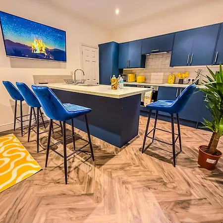 Holiday home Code Four 4 Bedroom House By Altoluxoexperience Short Lets & Serviced With Free Wifi & Parking Bristol