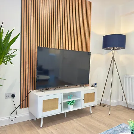 Holiday home Code Four 4 Bedroom House By Altoluxoexperience Short Lets & Serviced With Free Wifi & Parking Bristol