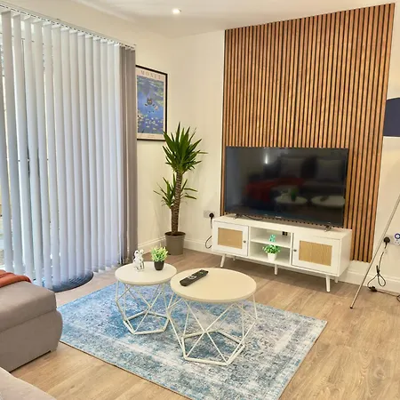 Code Four 4 Bedroom House By Altoluxoexperience Short Lets & Serviced With Free Wifi & Parking * Bristol