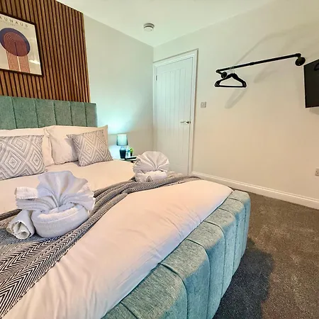 Code Four 4 Bedroom House By Altoluxoexperience Short Lets & Serviced With Free Wifi & Parking * Bristol