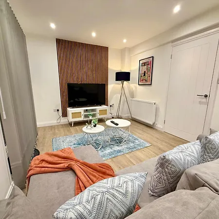 Code Four 4 Bedroom House By Altoluxoexperience Short Lets & Serviced With Free Wifi & Parking Bristol