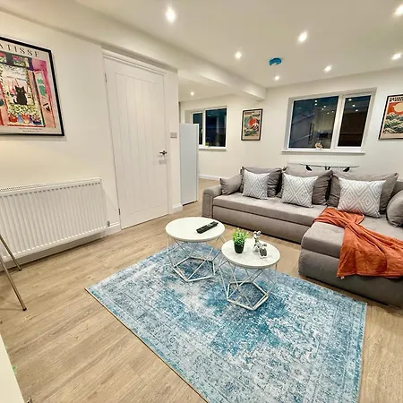 Code Four 4 Bedroom House By Altoluxoexperience Short Lets & Serviced With Free Wifi & Parking * Bristol