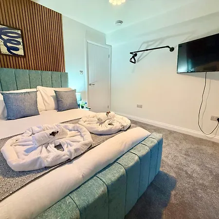 Code Four 4 Bedroom House By Altoluxoexperience Short Lets & Serviced With Free Wifi & Parking Holiday home