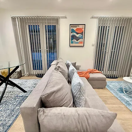 Code Four 4 Bedroom House By Altoluxoexperience Short Lets & Serviced With Free Wifi & Parking