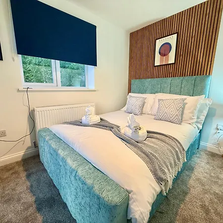 Holiday home Code Four 4 Bedroom House By Altoluxoexperience Short Lets & Serviced With Free Wifi & Parking