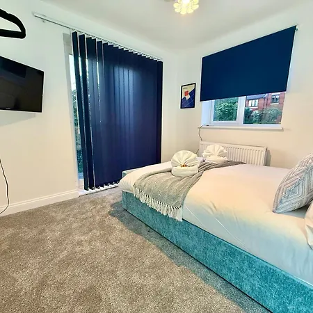 Code Four 4 Bedroom House By Altoluxoexperience Short Lets & Serviced With Free Wifi & Parking * Bristol