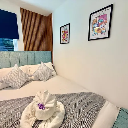 Code Four 4 Bedroom House By Altoluxoexperience Short Lets & Serviced With Free Wifi & Parking * Bristol