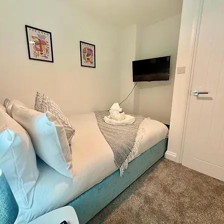 Code Four 4 Bedroom House By Altoluxoexperience Short Lets & Serviced With Free Wifi & Parking Holiday home