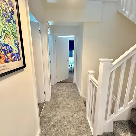 Code Four 4 Bedroom House By Altoluxoexperience Short Lets & Serviced With Free Wifi & Parking Bristol