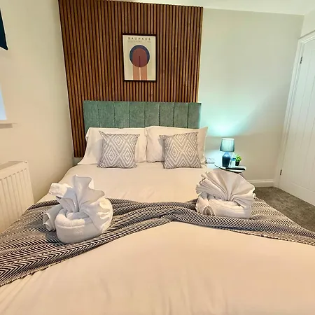 Code Four 4 Bedroom House By Altoluxoexperience Short Lets & Serviced With Free Wifi & Parking *