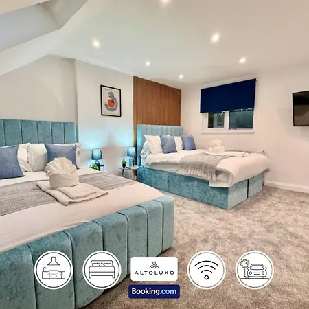 Holiday home Code Four 4 Bedroom House By Altoluxoexperience Short Lets & Serviced With Free Wifi & Parking