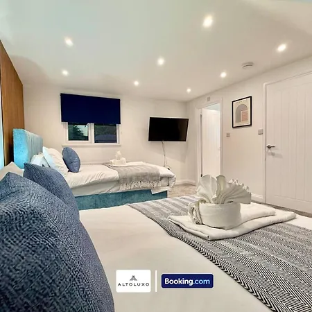 Code Four 4br House By Altoluxoexperience Short Lets & Serviced With Free Wifi & Parking Бристоль