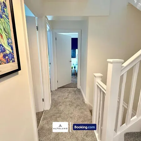 Code Four 4br House By Altoluxoexperience Short Lets & Serviced With Free Wifi & Parking