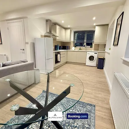 Code Four 4br House By Altoluxoexperience Short Lets & Serviced With Free Wifi & Parking Будинок відпочинку