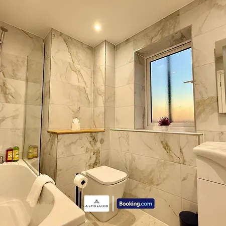 Code Four 4br House By Altoluxoexperience Short Lets & Serviced With Free Wifi & Parking Сasa de vacaciones Bristol