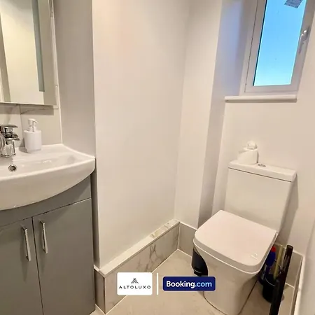 Code Four 4br House By Altoluxoexperience Short Lets & Serviced With Free Wifi & Parking * Bristol