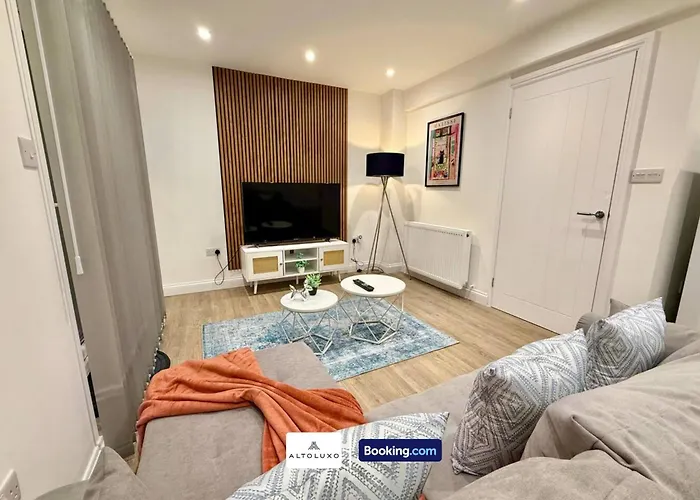 Code Four 4br House By Altoluxoexperience Short Lets & Serviced With Free Wifi & Parking بيت للعطل