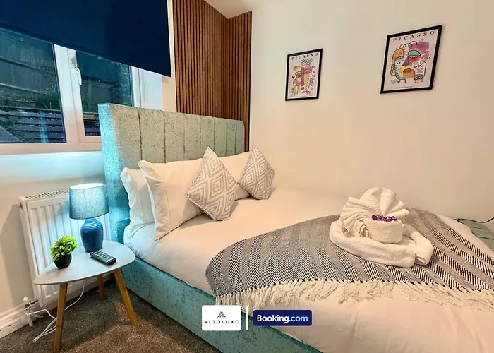 Ferienhaus Code Four 4br House By Altoluxoexperience Short Lets & Serviced With Free Wifi & Parking *