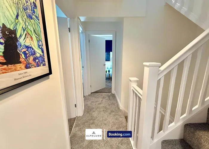 Code Four 4br House By Altoluxoexperience Short Lets & Serviced With Free Wifi & Parking