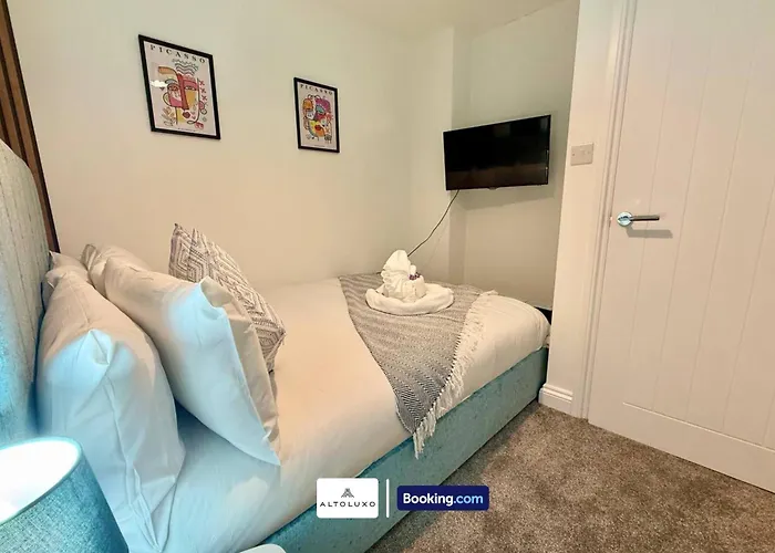 Code Four 4br House By Altoluxoexperience Short Lets & Serviced With Free Wifi & Parking Ferienhaus *