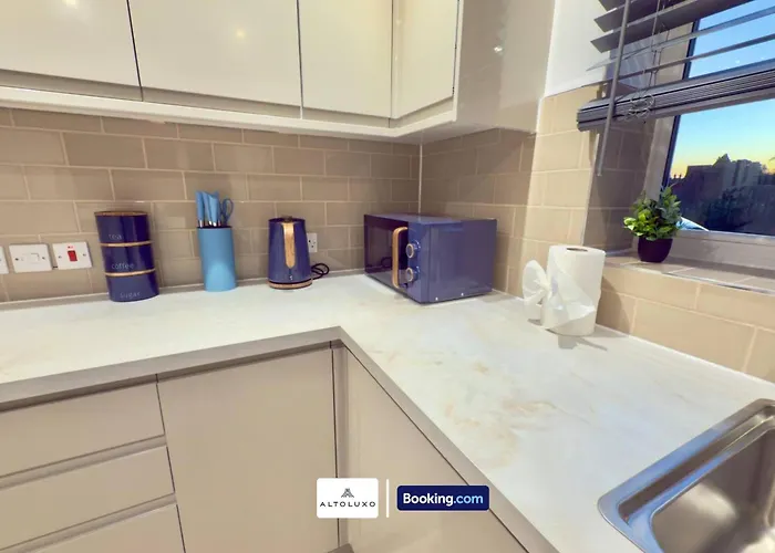 Code Four 4br House By Altoluxoexperience Short Lets & Serviced With Free Wifi & Parking بريستول