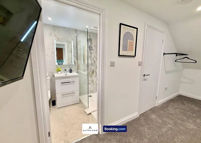 Code Four 4br House By Altoluxoexperience Short Lets & Serviced With Free Wifi & Parking بيت للعطل *