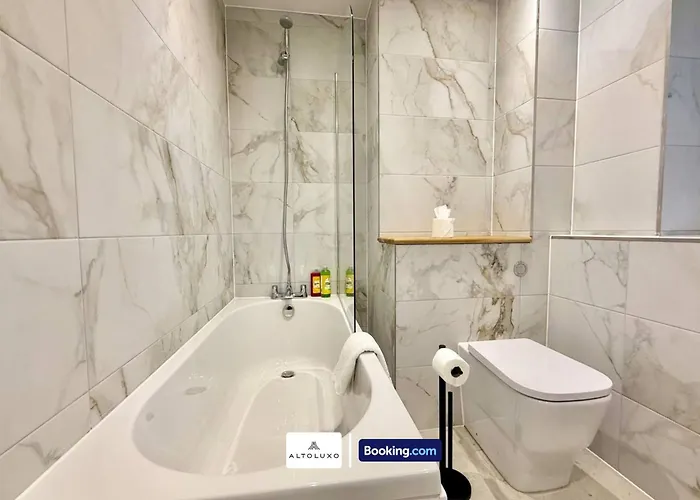 Code Four 4br House By Altoluxoexperience Short Lets & Serviced With Free Wifi & Parking بيت للعطل *