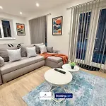 Holiday home Code Four 4br House By Altoluxoexperience Short Lets & Serviced With Free Wifi & Parking Bristol