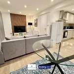 Code Four 4br House By Altoluxoexperience Short Lets & Serviced With Free Wifi & Parking