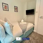 Code Four 4br House By Altoluxoexperience Short Lets & Serviced With Free Wifi & Parking Holiday home *