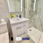 Code Four 4br House By Altoluxoexperience Short Lets & Serviced With Free Wifi & Parking Holiday home