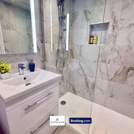 Code Four 4br House By Altoluxoexperience Short Lets & Serviced With Free Wifi & Parking Feriehus Bristol