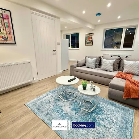 Code Four 4br House By Altoluxoexperience Short Lets & Serviced With Free Wifi & Parking *