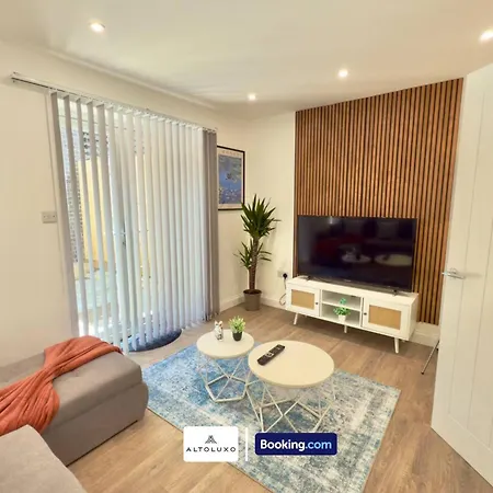 Code Four 4br House By Altoluxoexperience Short Lets & Serviced With Free Wifi & Parking Feriehus