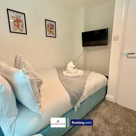 Code Four 4br House By Altoluxoexperience Short Lets & Serviced With Free Wifi & Parking Feriehus *