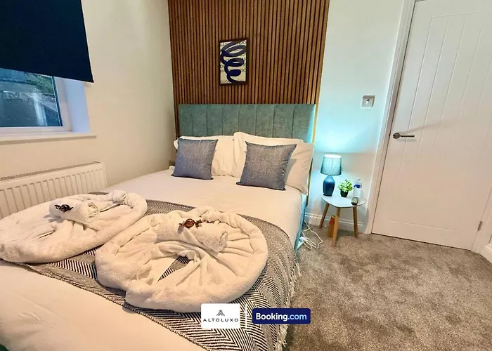 Code Four 4br House By Altoluxoexperience Short Lets & Serviced With Free Wifi & Parking Bristol