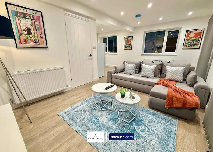 Code Four 4br House By Altoluxoexperience Short Lets & Serviced With Free Wifi & Parking *